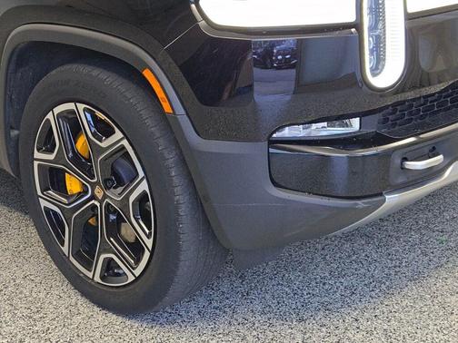 2023 Rivian R1S Adventure