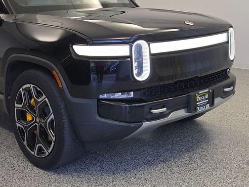 2023 Rivian R1S Adventure