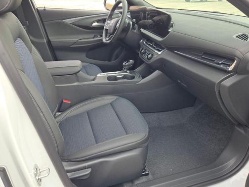 Summit White 2026 Buick Envista Preferred FWD
