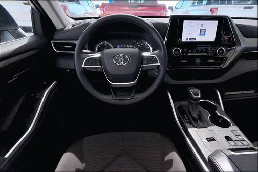 Celestial Silver Metallic 2025 Toyota Highlander LE