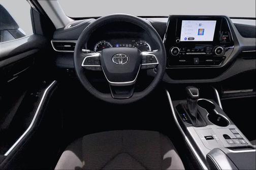 Celestial Silver Metallic 2025 Toyota Highlander LE