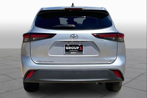 Celestial Silver Metallic 2025 Toyota Highlander LE