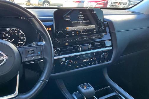 2022 Nissan Pathfinder SL