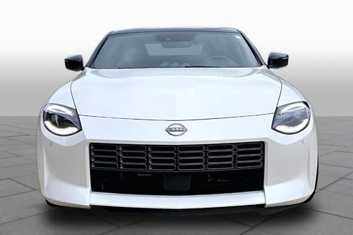 Pearl White Tricoat / Super Black 2025 Nissan Z Performance