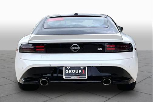 Pearl White Tricoat / Super Black 2025 Nissan Z Performance