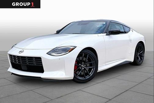 Pearl White Tricoat / Super Black 2025 Nissan Z Performance