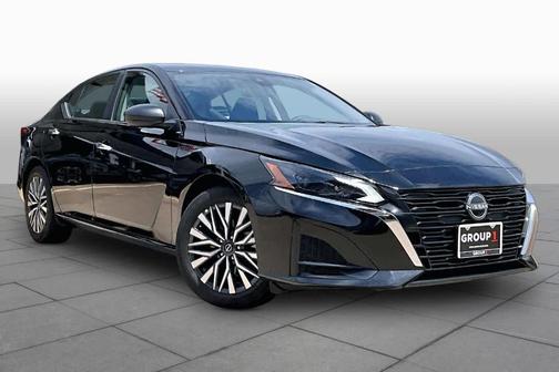 Super Black 2025 Nissan Altima SV