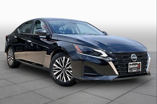 Super Black 2025 Nissan Altima SV