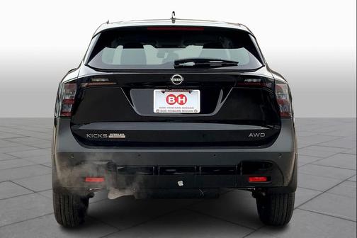 Super Black 2025 Nissan Kicks S
