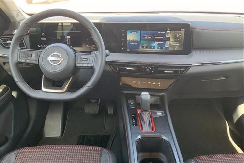 2t Wht Blk Roof 2025 Nissan Kicks SR