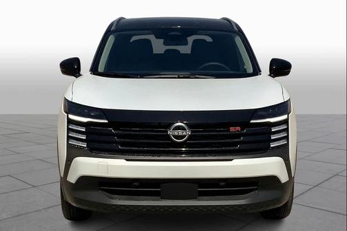 2t Wht Blk Roof 2025 Nissan Kicks SR