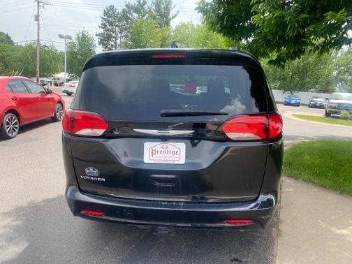 Photo 5 of 26 of 2020 Chrysler Voyager LX