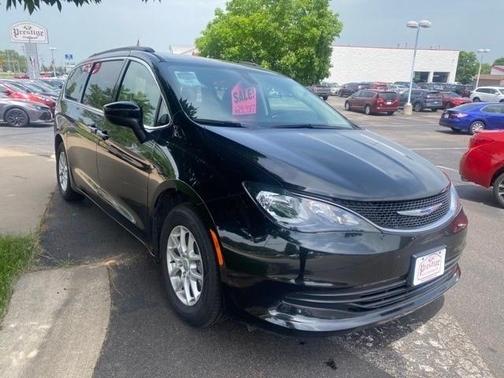 Photo 1 of 26 of 2020 Chrysler Voyager LX