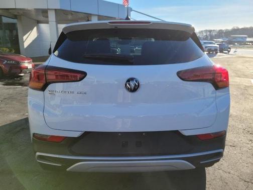 Photo 4 of 26 of 2022 Buick Encore Preferred