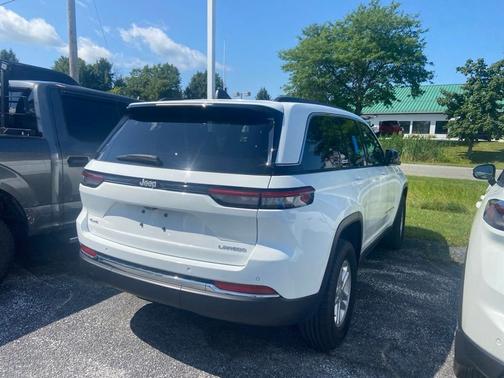 Bright White Clearcoat 2025 Jeep Grand Cherokee Laredo