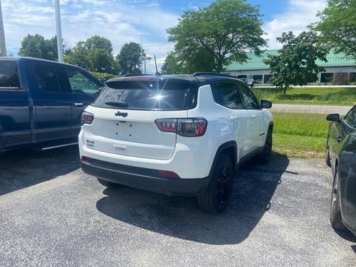 Bright White Clearcoat 2023 Jeep Compass Latitude