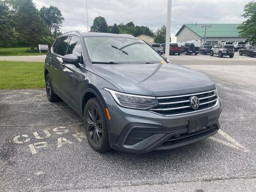 Platinum Gray Metallic 2024 Volkswagen Tiguan 2.0T SE