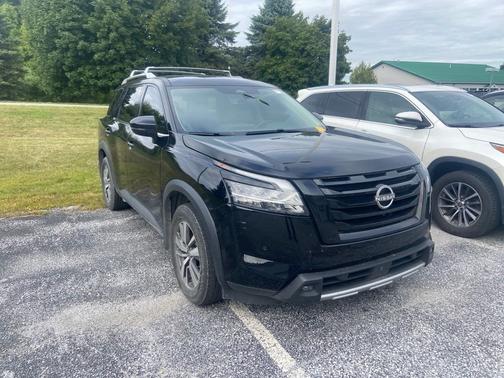 Black 2023 Nissan Pathfinder SL