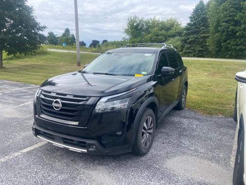 Black 2023 Nissan Pathfinder SL