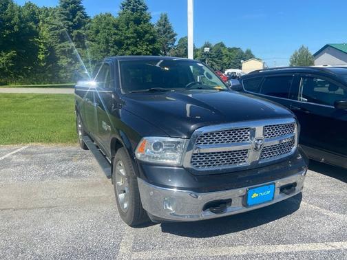 Brilliant Black Crystal Pearlcoat 2015 RAM 1500 Laramie