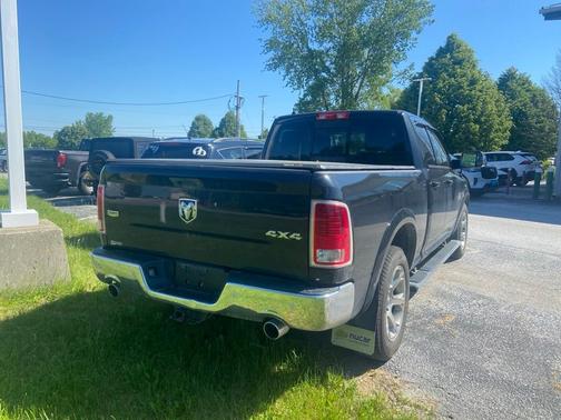 Brilliant Black Crystal Pearlcoat 2015 RAM 1500 Laramie