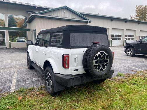Oxford White 2024 Ford Bronco Outer Banks