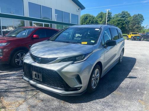 Celestial Silver Metallic 2021 Toyota Sienna XSE