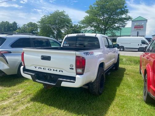 Super White 2017 Toyota Tacoma TRD Sport