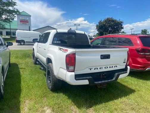 Super White 2017 Toyota Tacoma TRD Sport