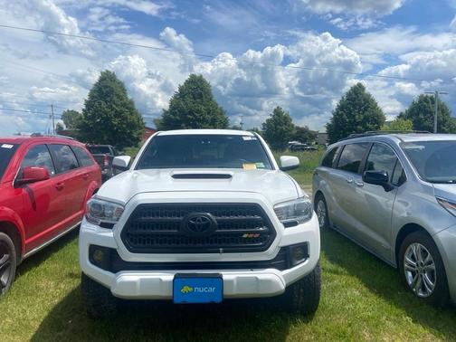 Super White 2017 Toyota Tacoma TRD Sport