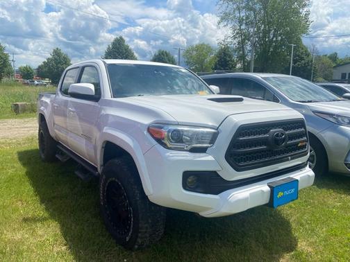 Super White 2017 Toyota Tacoma TRD Sport