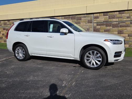 2018 Volvo XC90 T6 Momentum
