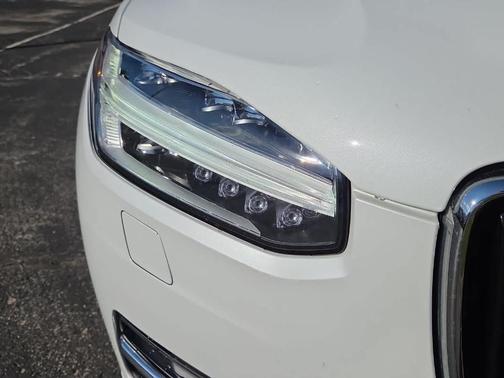 2018 Volvo XC90 T6 Momentum