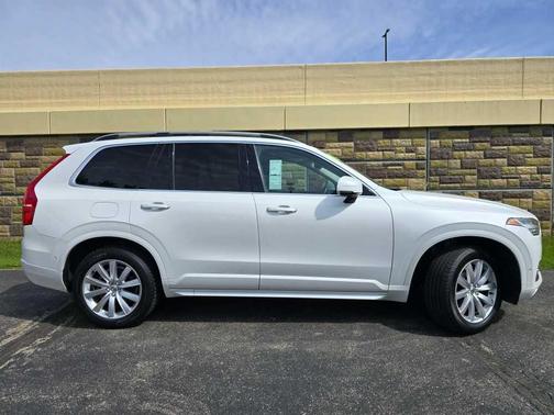 2018 Volvo XC90 T6 Momentum