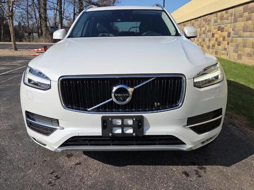 2018 Volvo XC90 T6 Momentum
