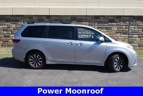 2020 Toyota Sienna XLE