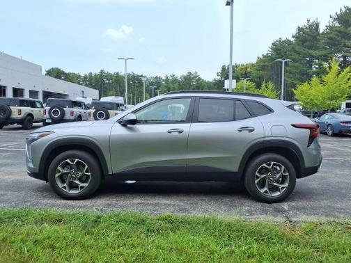 Sterling Gray Metallic 2024 Chevrolet Trax LT