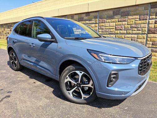 2025 Ford Escape ST-Line Elite