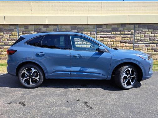 2025 Ford Escape ST-Line Elite