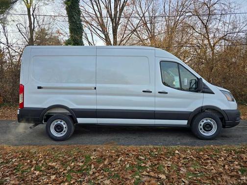 2026 Ford Transit-250 148 WB Medium Roof Cargo