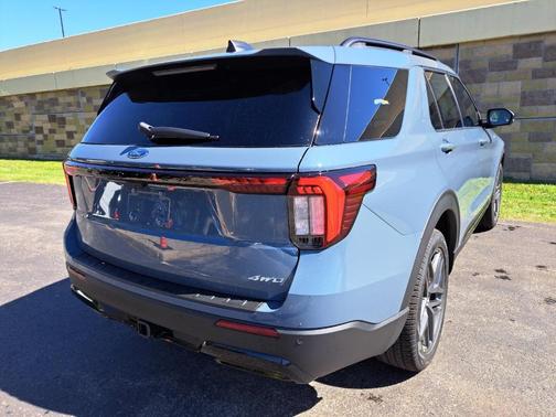 2025 Ford Explorer ST-Line