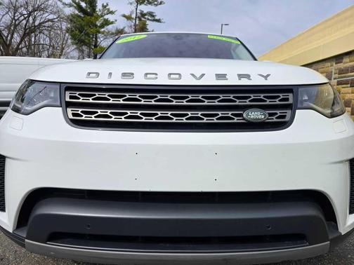 Fuji White 2017 Land Rover Discovery SE
