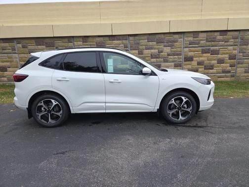 2026 Ford Escape ST-Line Elite