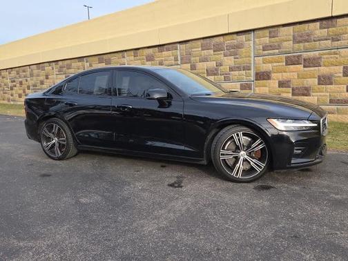 2019 Volvo S60 T6 R-DESIGN