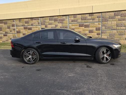 2019 Volvo S60 T6 R-DESIGN