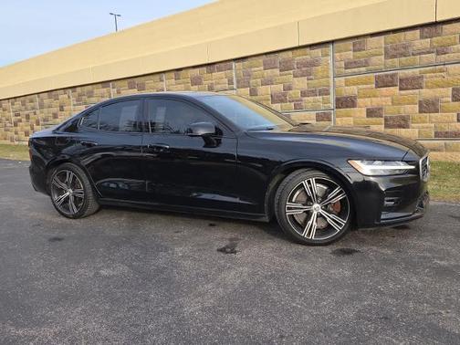 2019 Volvo S60 T6 R-DESIGN
