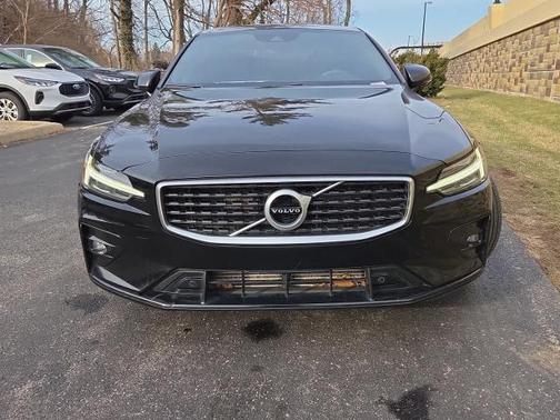 2019 Volvo S60 T6 R-DESIGN