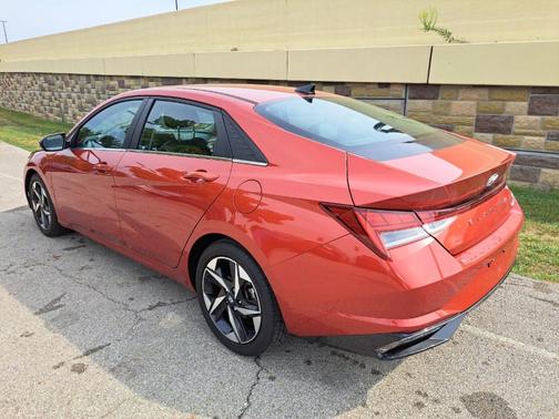 2021 Hyundai ELANTRA Limited