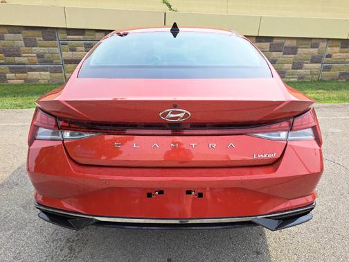 2021 Hyundai ELANTRA Limited