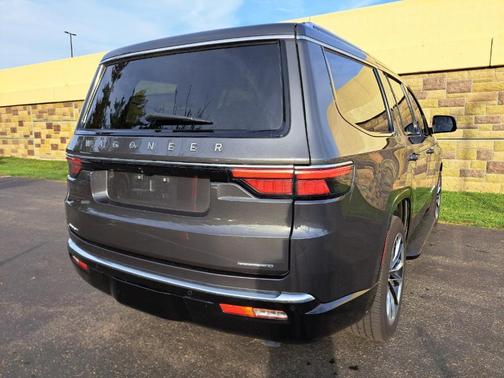 2022 Jeep Wagoneer Series II